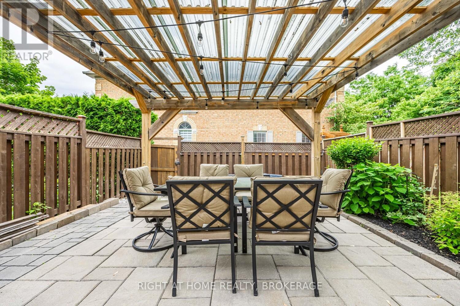 4020 Berton Avenue, Burlington (Rose), Ontario  L7M 4M6 - Photo 29 - W12215987