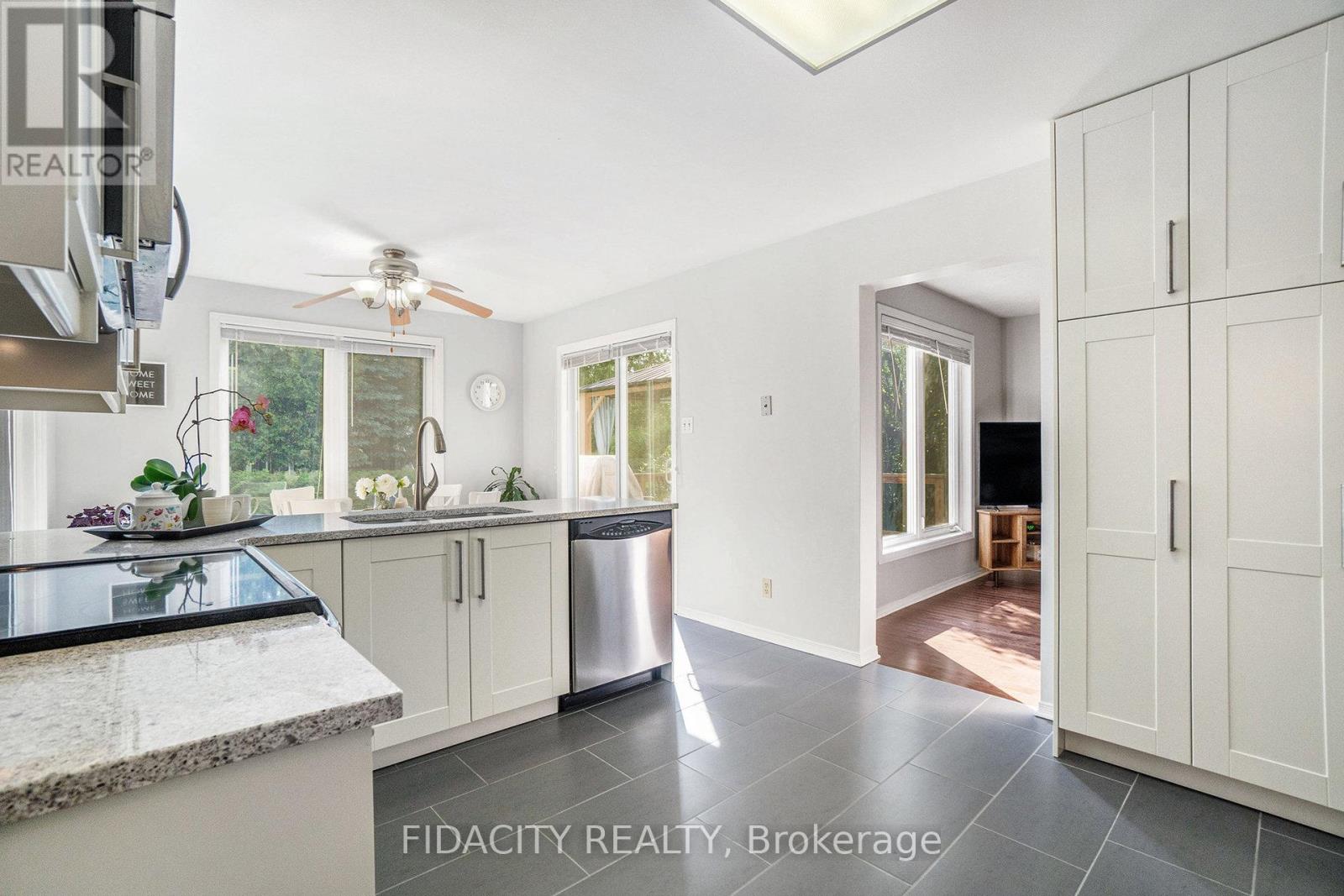 17 Albury Crescent, Ottawa, Ontario  K2S 1G7 - Photo 9 - X12216613