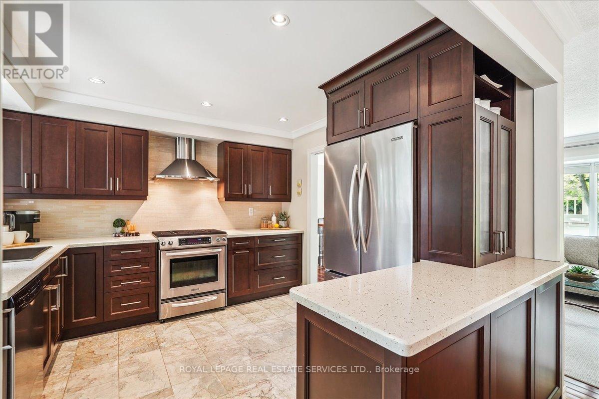 2250 Dunedin Road, Oakville (Fd Ford), Ontario  L6J 5V5 - Photo 13 - W12215985