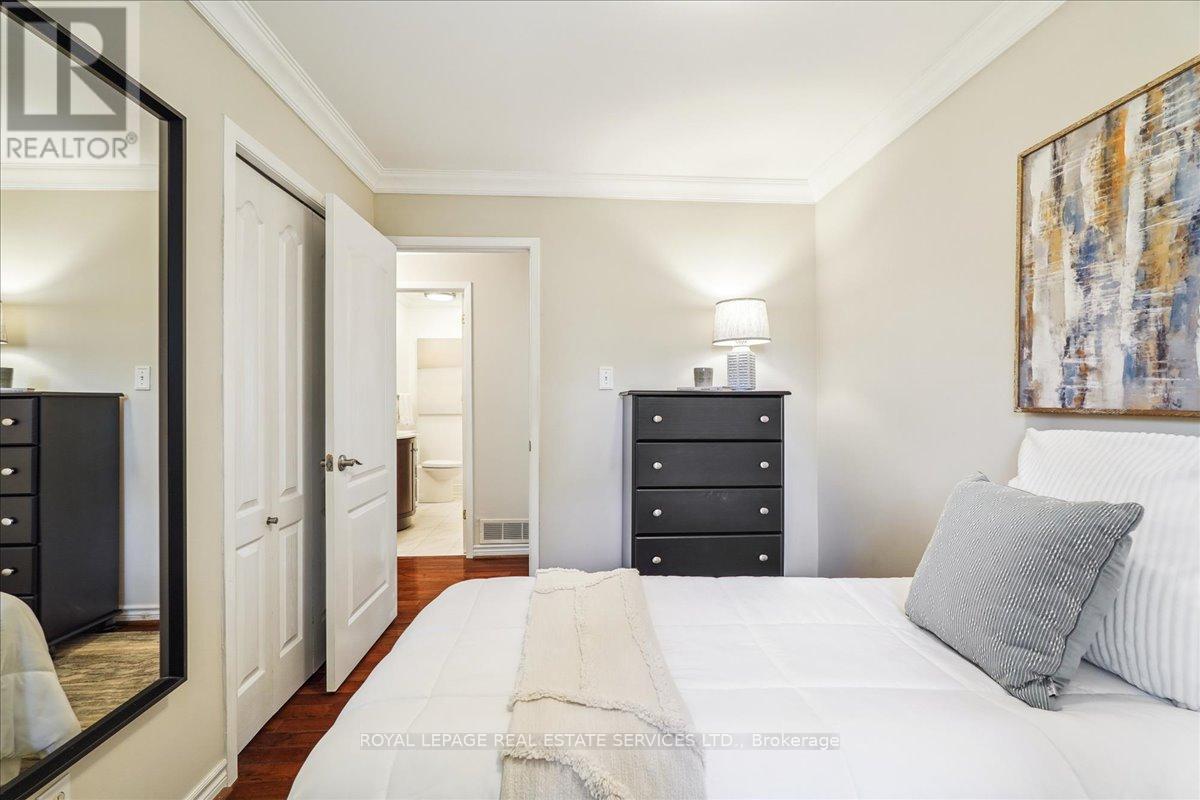 2250 Dunedin Road, Oakville (Fd Ford), Ontario  L6J 5V5 - Photo 21 - W12215985