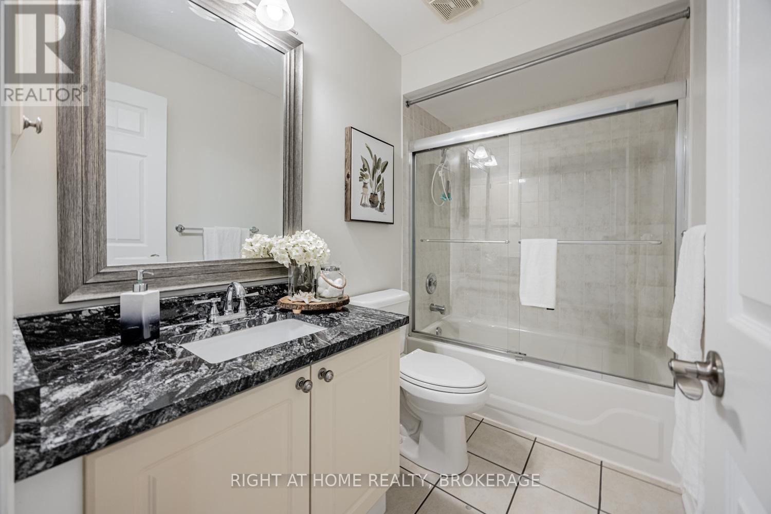 4020 Berton Avenue, Burlington (Rose), Ontario  L7M 4M6 - Photo 22 - W12215987