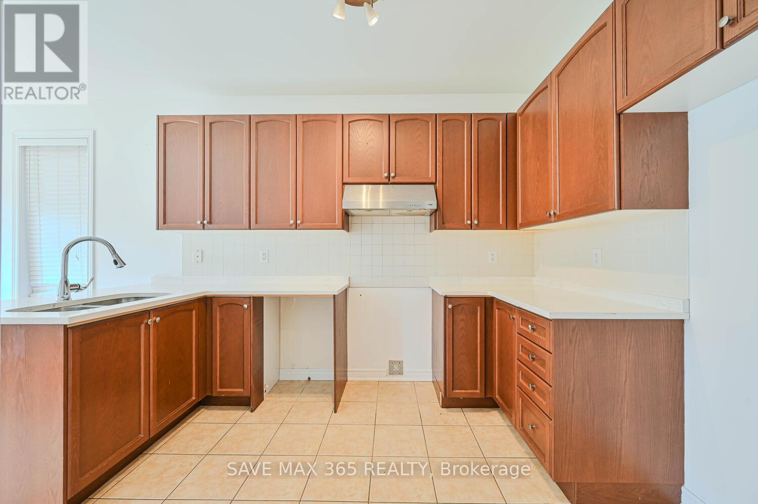 330 Giddings Crescent, Milton, Ontario  L9T 7A4 - Photo 17 - W12215980
