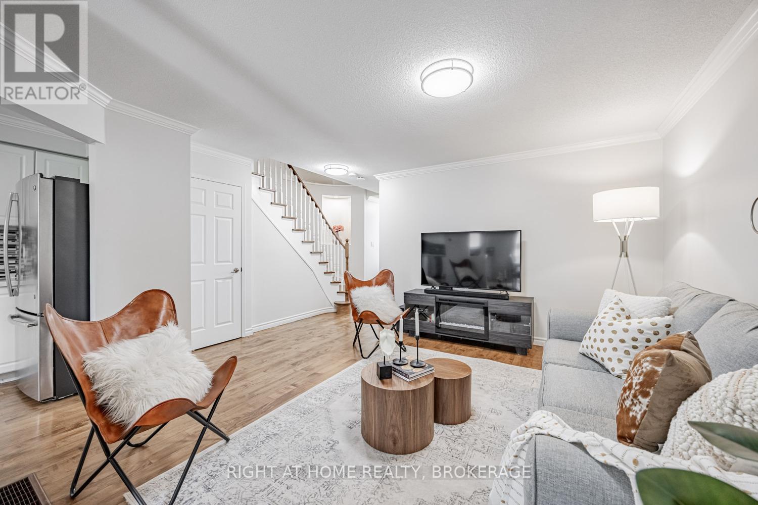 4020 Berton Avenue, Burlington (Rose), Ontario  L7M 4M6 - Photo 8 - W12215987