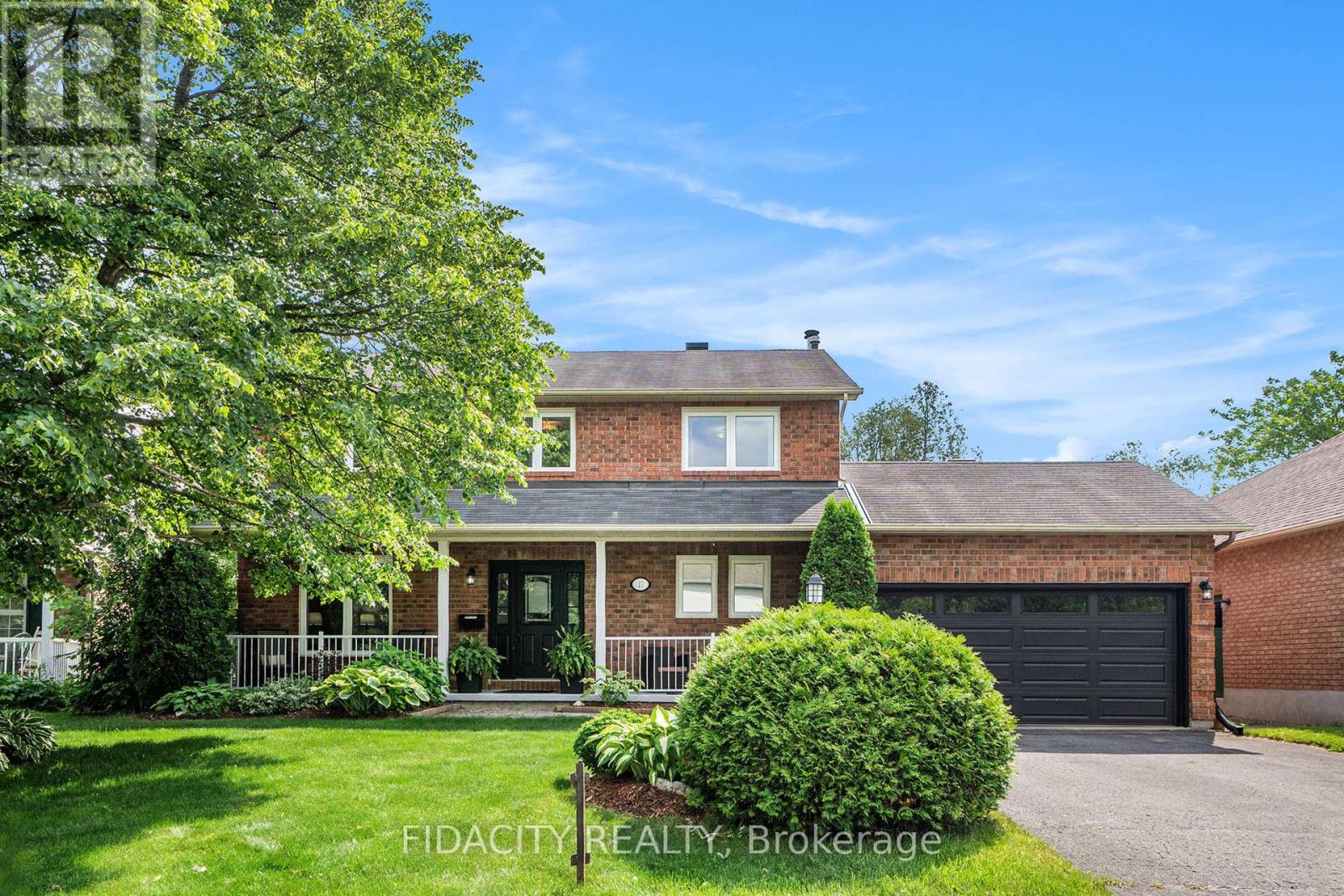 17 Albury Crescent, Ottawa, Ontario  K2S 1G7 - Photo 1 - X12216613