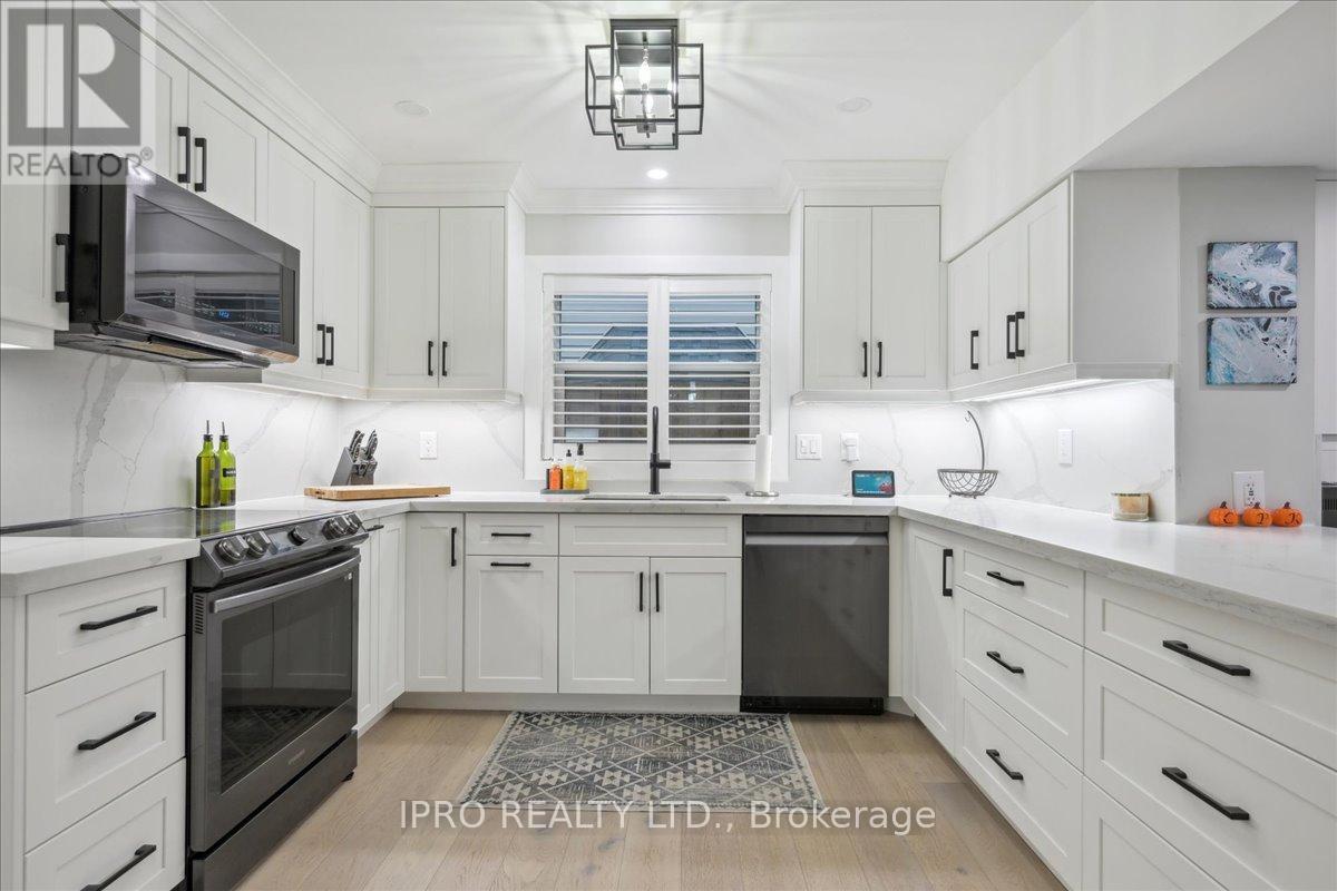 2153 Marc Lane, Burlington, Ontario  L7M 3W6 - Photo 17 - W12215937