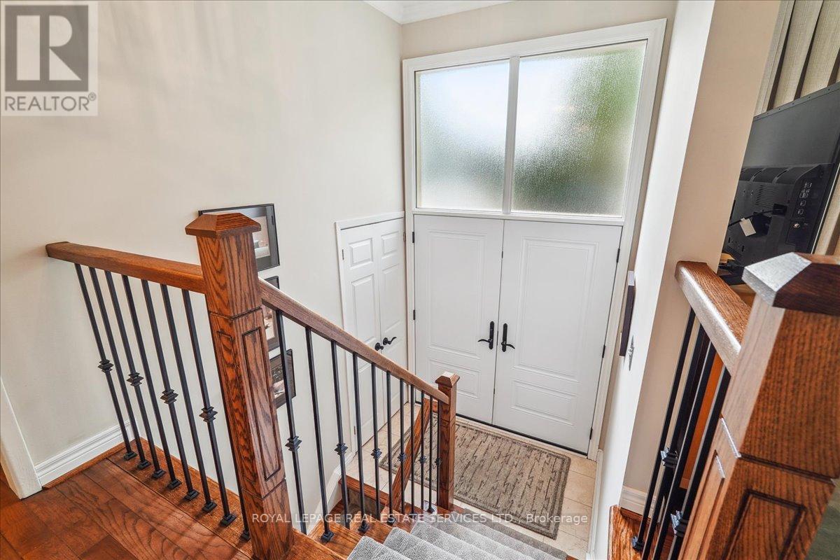 2250 Dunedin Road, Oakville (Fd Ford), Ontario  L6J 5V5 - Photo 4 - W12215985