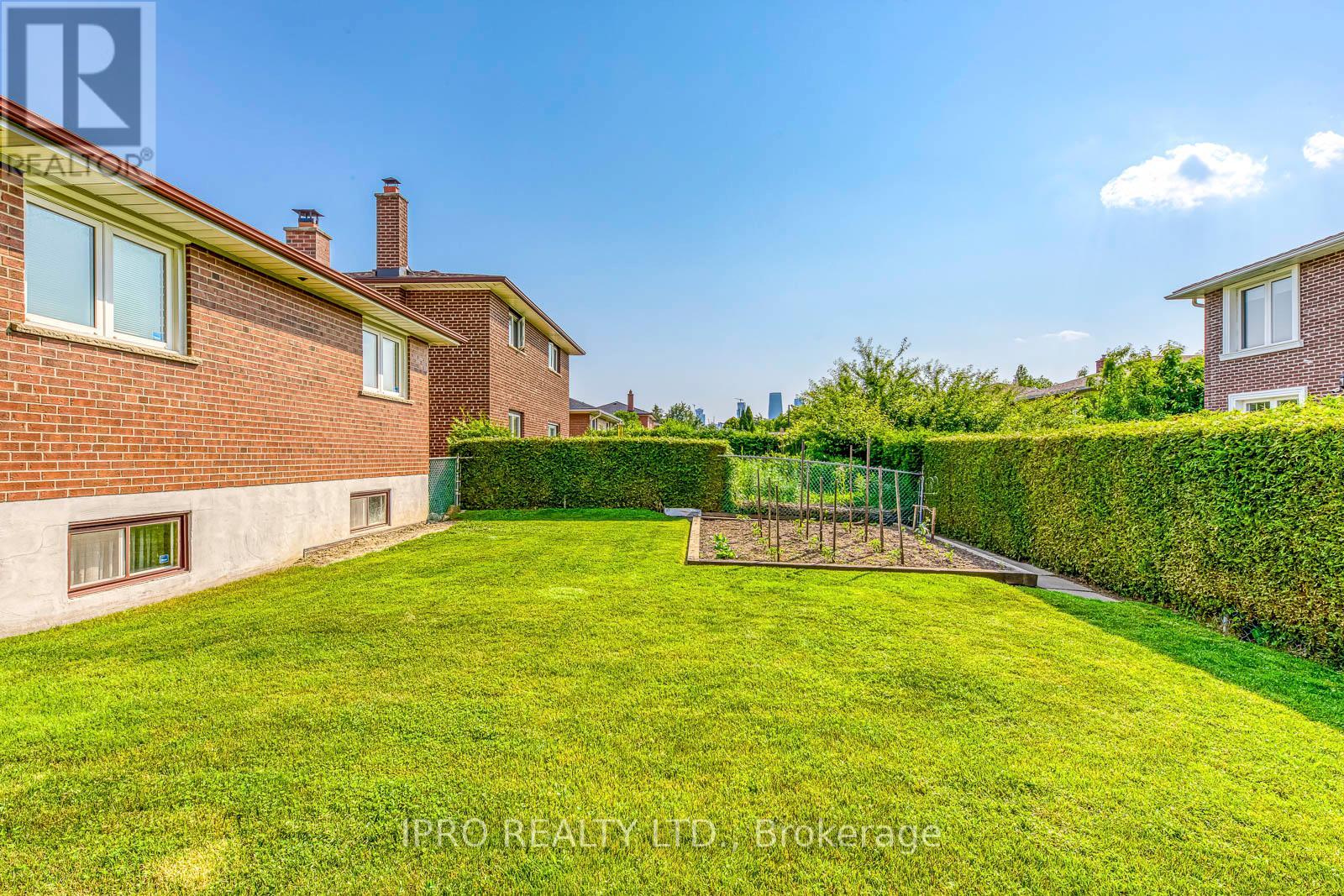 724 Eversley Drive, Mississauga, Ontario  L5A 2C9 - Photo 48 - W12215959