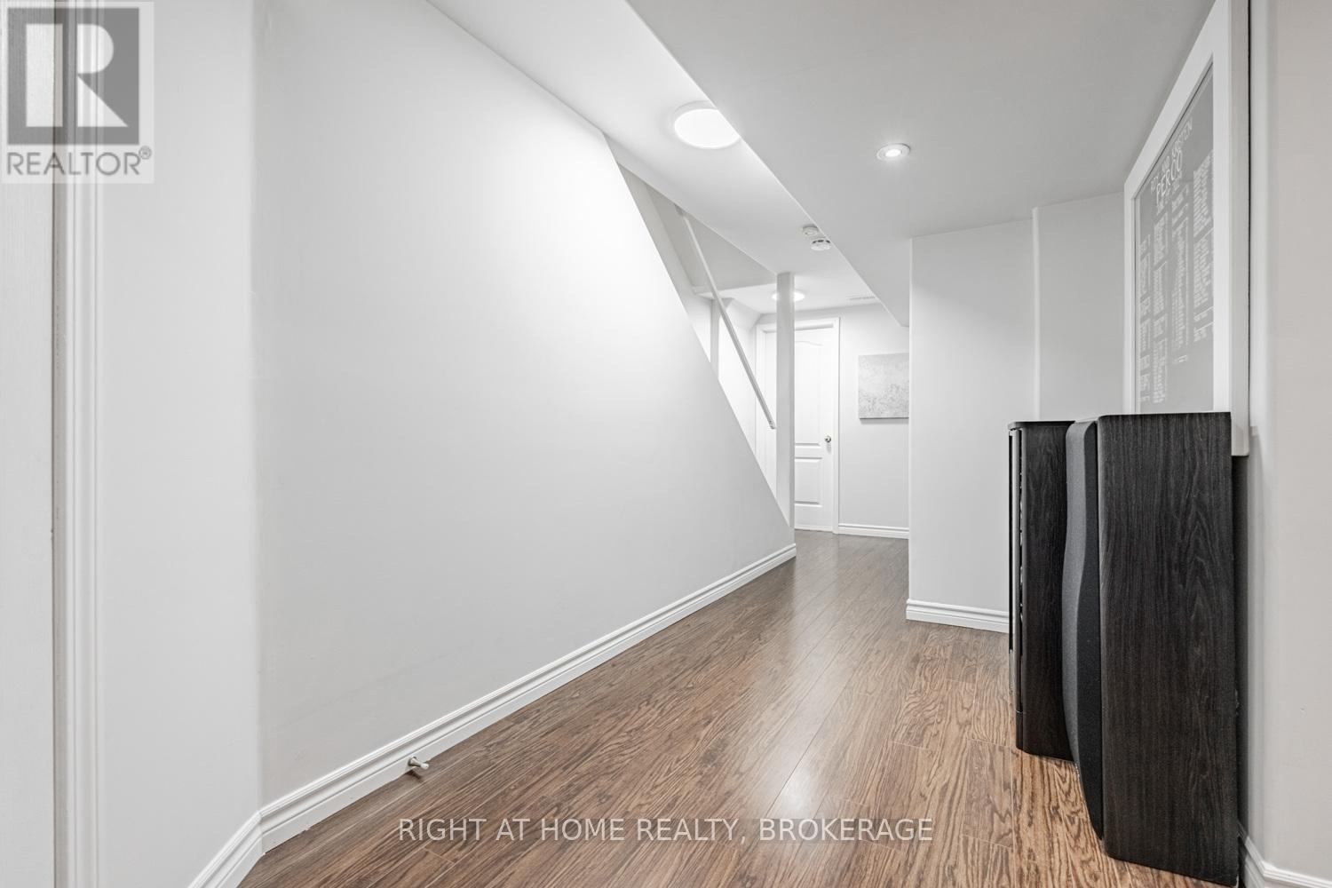4020 Berton Avenue, Burlington (Rose), Ontario  L7M 4M6 - Photo 23 - W12215987