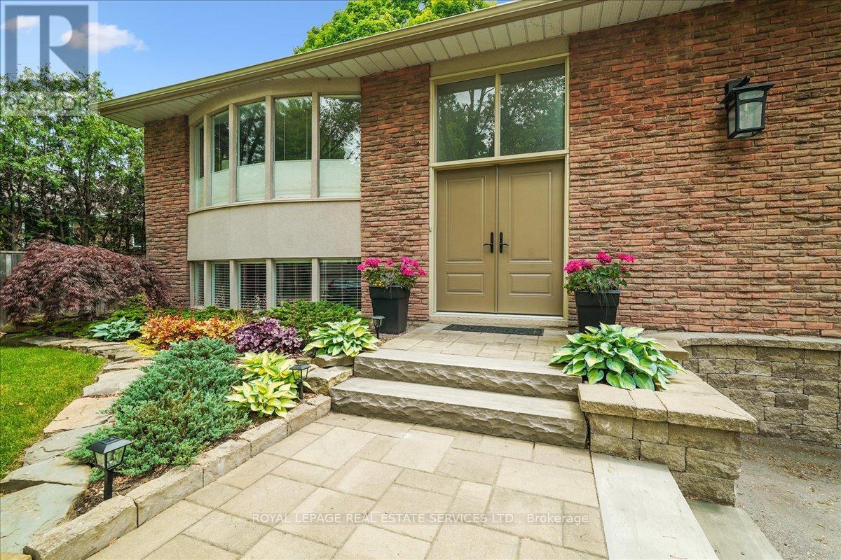 2250 Dunedin Road, Oakville (Fd Ford), Ontario  L6J 5V5 - Photo 3 - W12215985