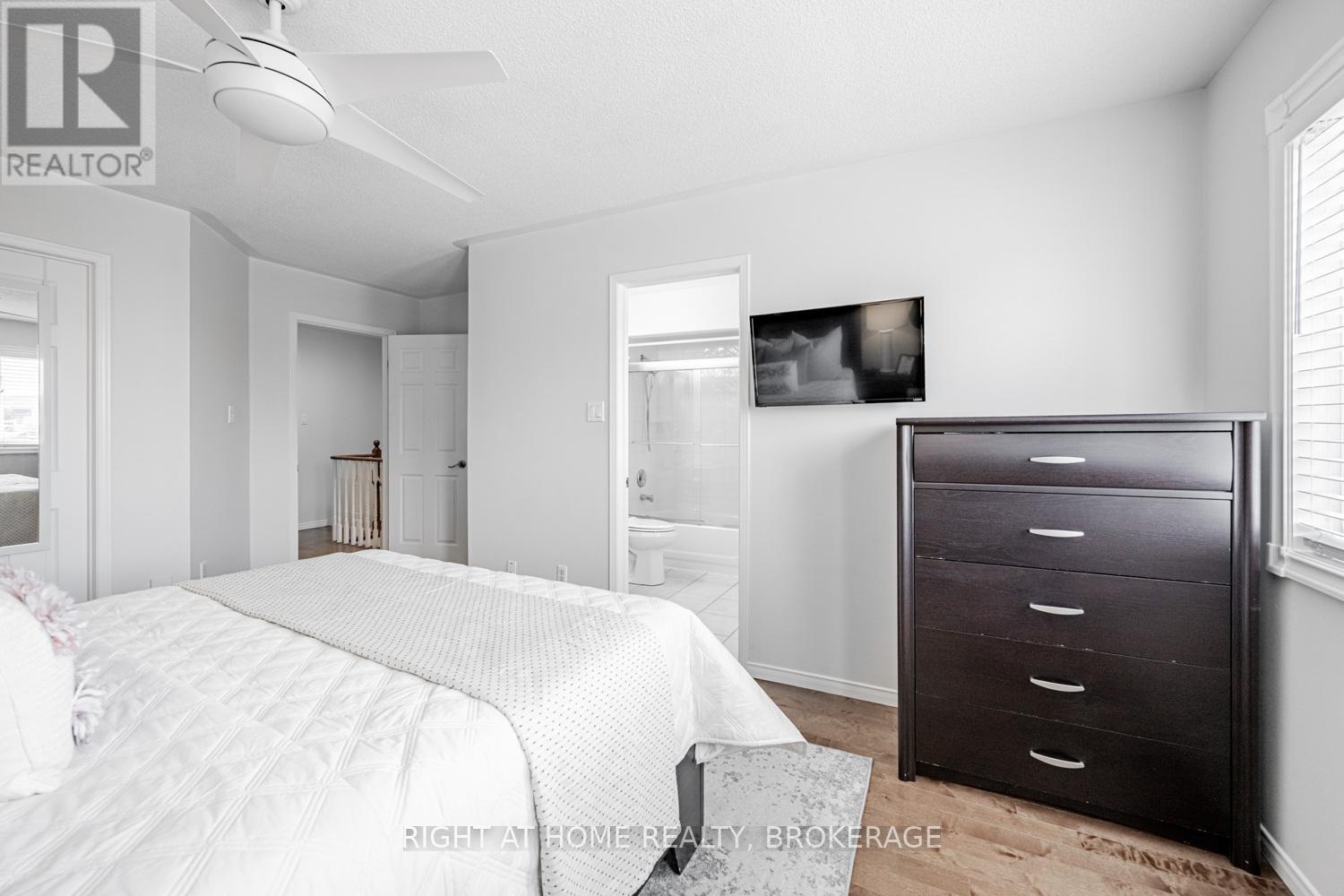 4020 Berton Avenue, Burlington (Rose), Ontario  L7M 4M6 - Photo 19 - W12215987