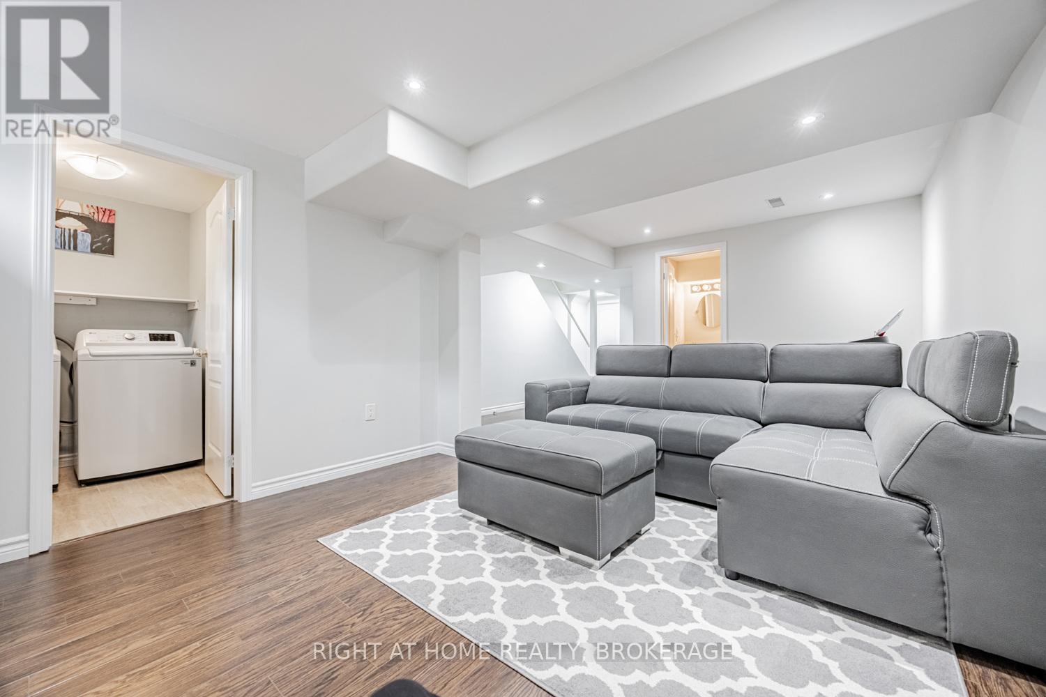 4020 Berton Avenue, Burlington (Rose), Ontario  L7M 4M6 - Photo 26 - W12215987