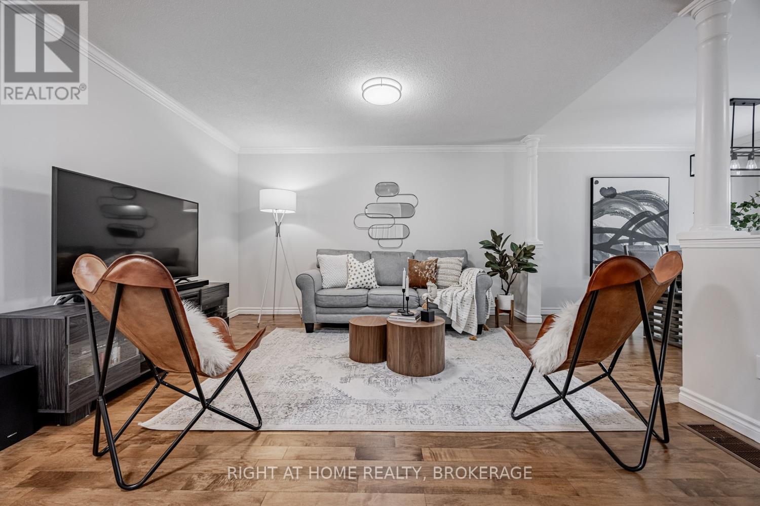 4020 Berton Avenue, Burlington (Rose), Ontario  L7M 4M6 - Photo 6 - W12215987