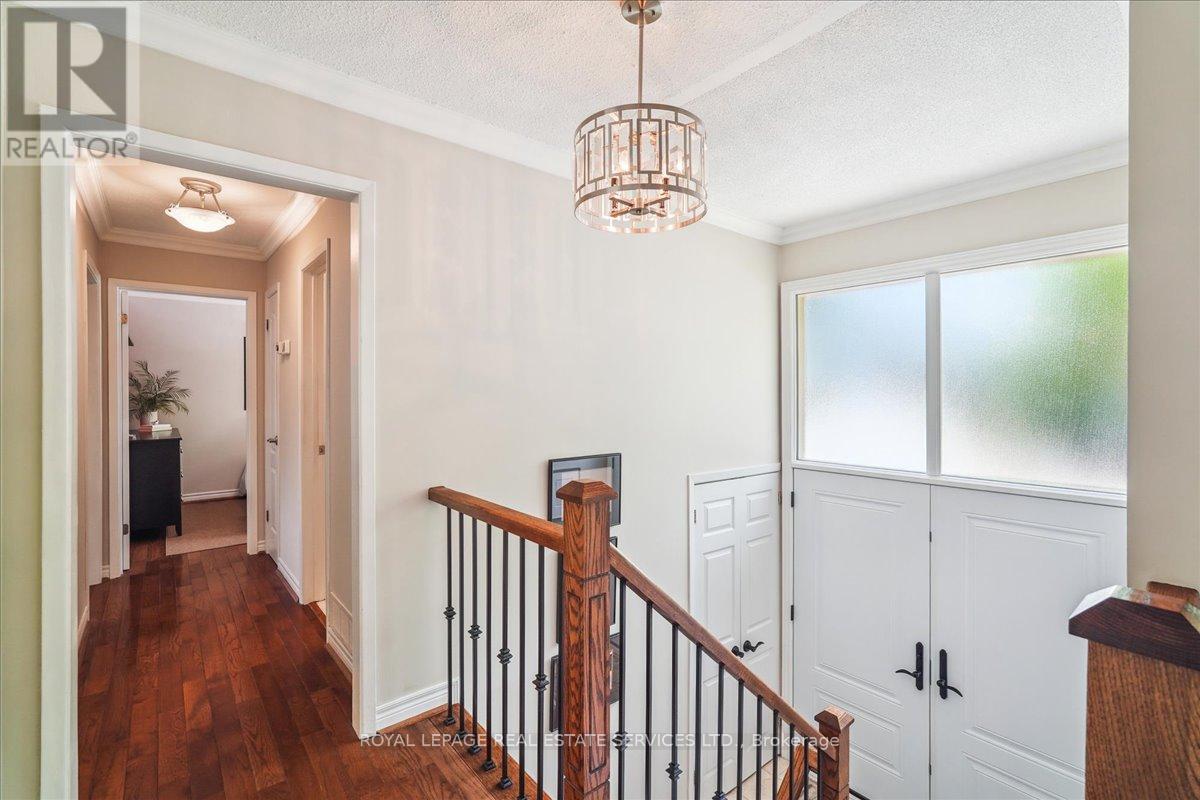 2250 Dunedin Road, Oakville (Fd Ford), Ontario  L6J 5V5 - Photo 17 - W12215985