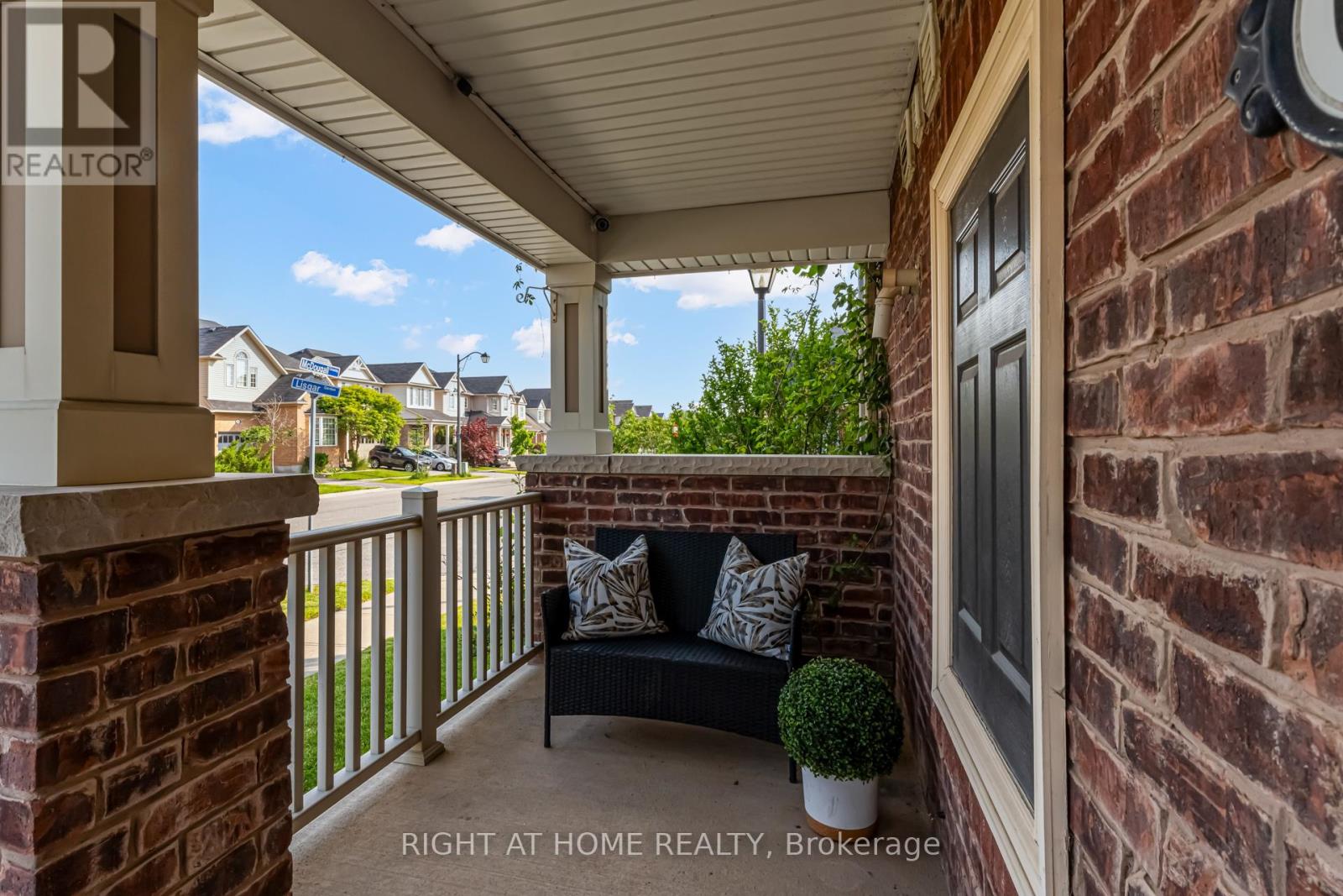 664 Scott Boulevard, Milton, Ontario  L9T 0P3 - Photo 2 - W12215992