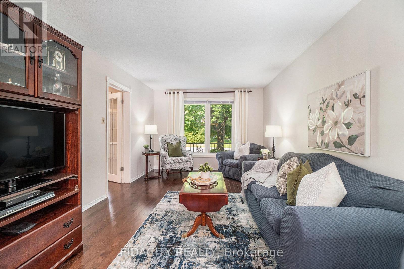 17 Albury Crescent, Ottawa, Ontario  K2S 1G7 - Photo 5 - X12216613