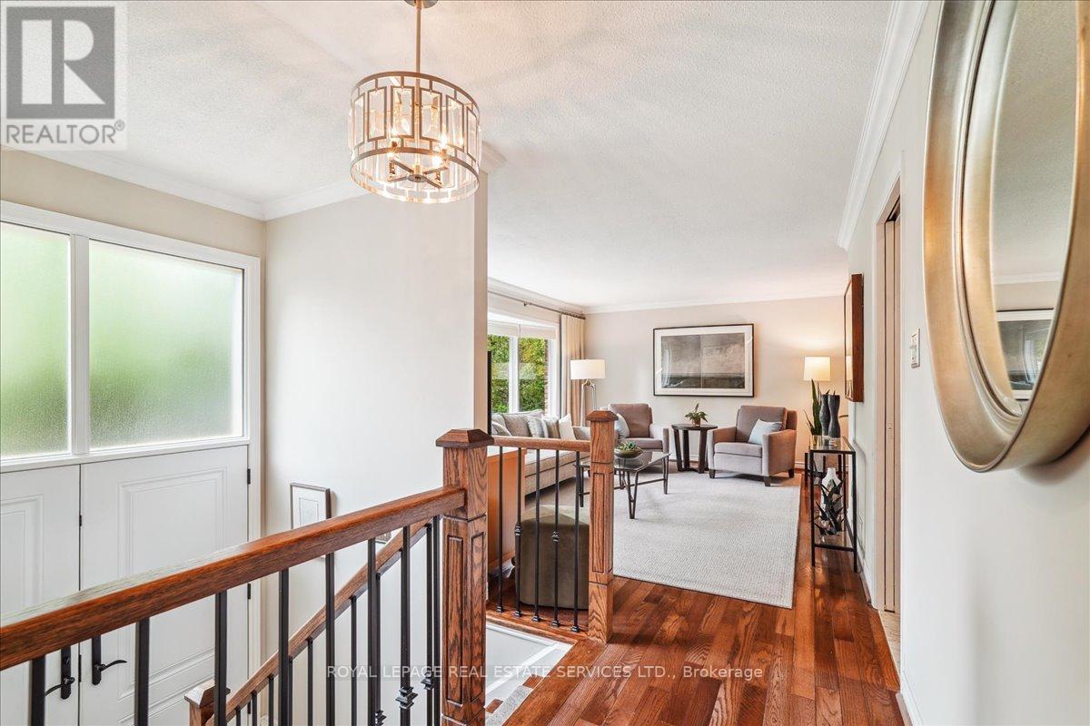 2250 Dunedin Road, Oakville (Fd Ford), Ontario  L6J 5V5 - Photo 5 - W12215985