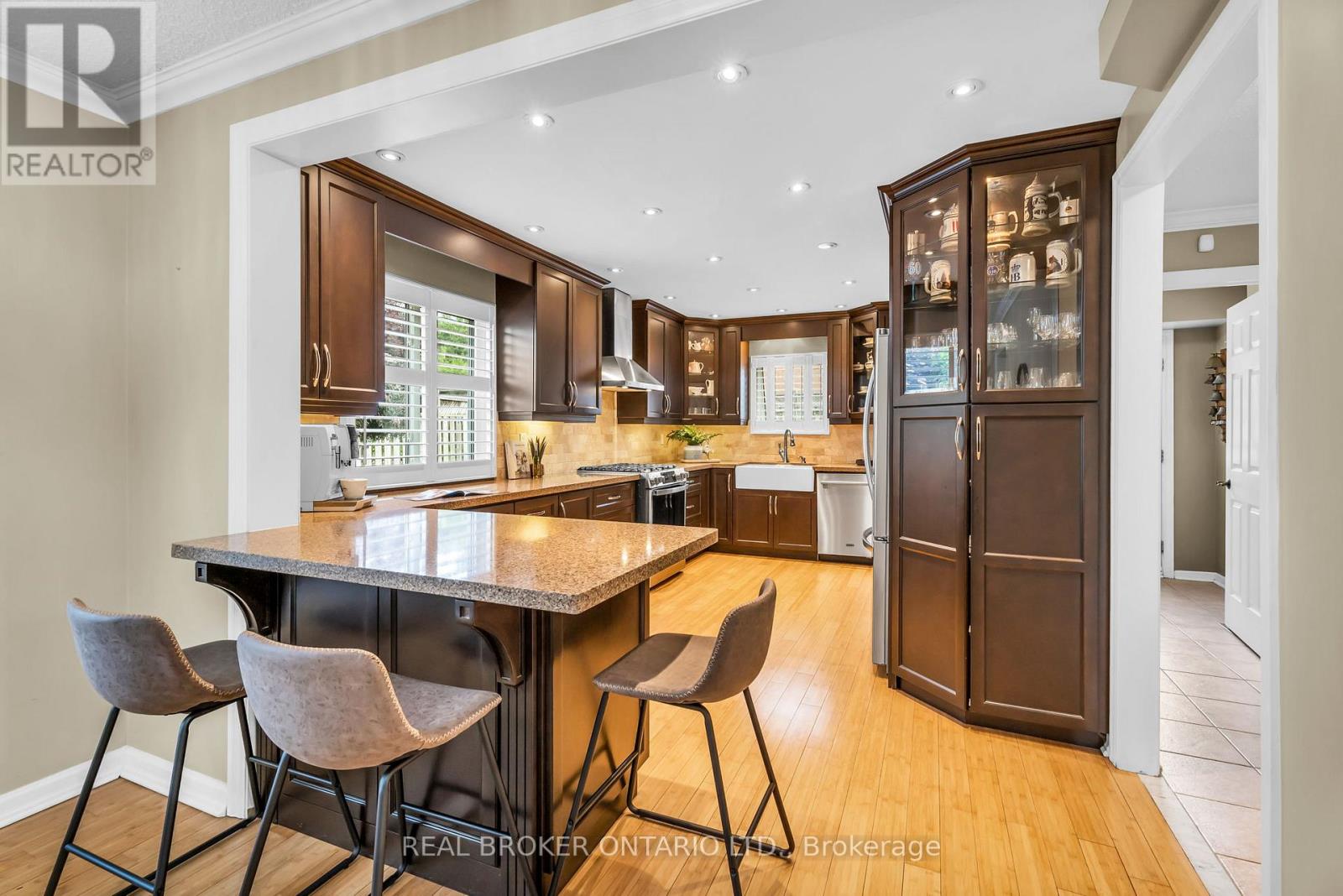 18 Mansfield Street, Brampton (Central Park), Ontario  L6S 2Y4 - Photo 8 - W12216021