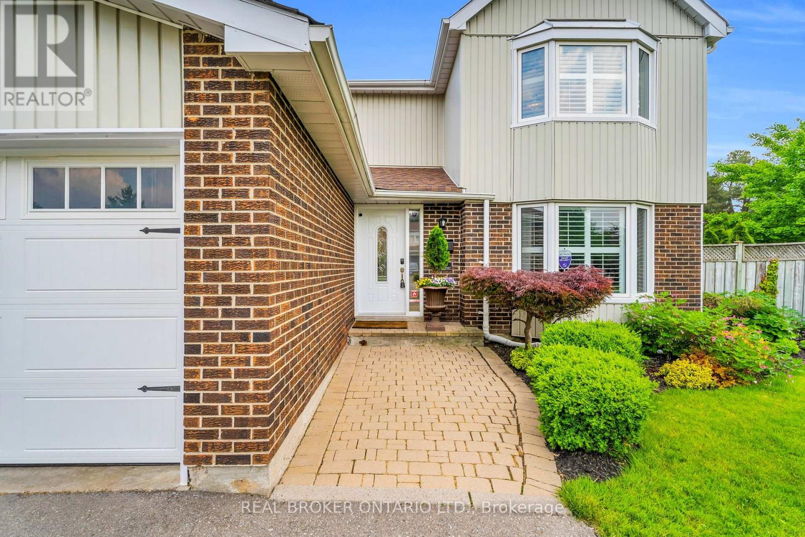 18 Mansfield Street, Brampton (Central Park), Ontario  L6S 2Y4 - Photo 3 - W12216021