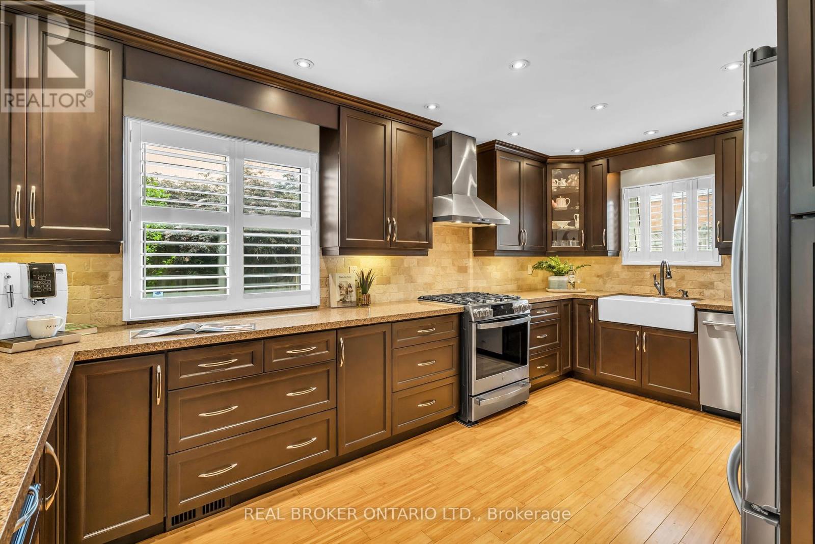 18 Mansfield Street, Brampton (Central Park), Ontario  L6S 2Y4 - Photo 9 - W12216021