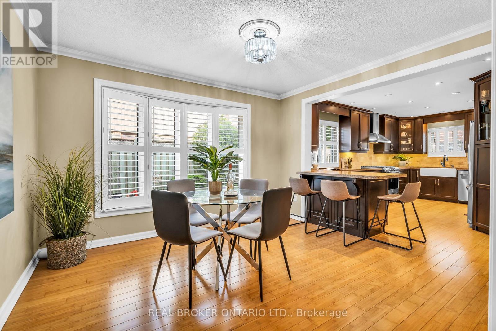 18 Mansfield Street, Brampton (Central Park), Ontario  L6S 2Y4 - Photo 5 - W12216021