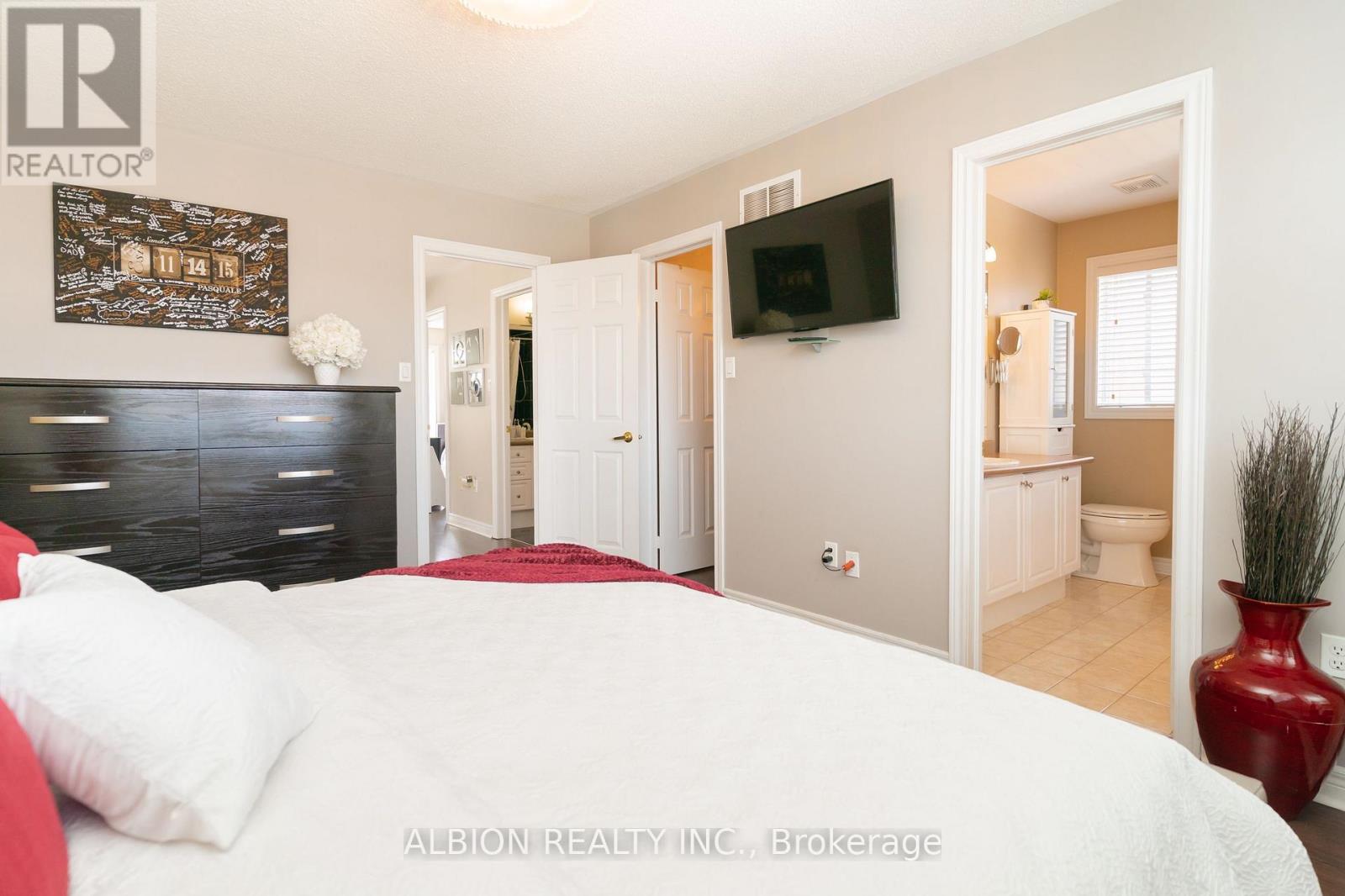 40 Emily Carr Crescent, Caledon, Ontario  L7E 2K9 - Photo 23 - W12216044