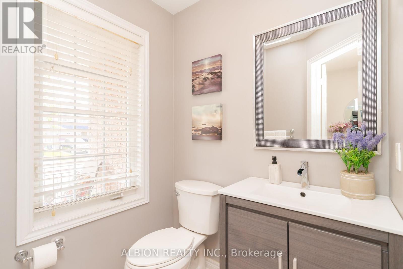 40 Emily Carr Crescent, Caledon, Ontario  L7E 2K9 - Photo 19 - W12216044