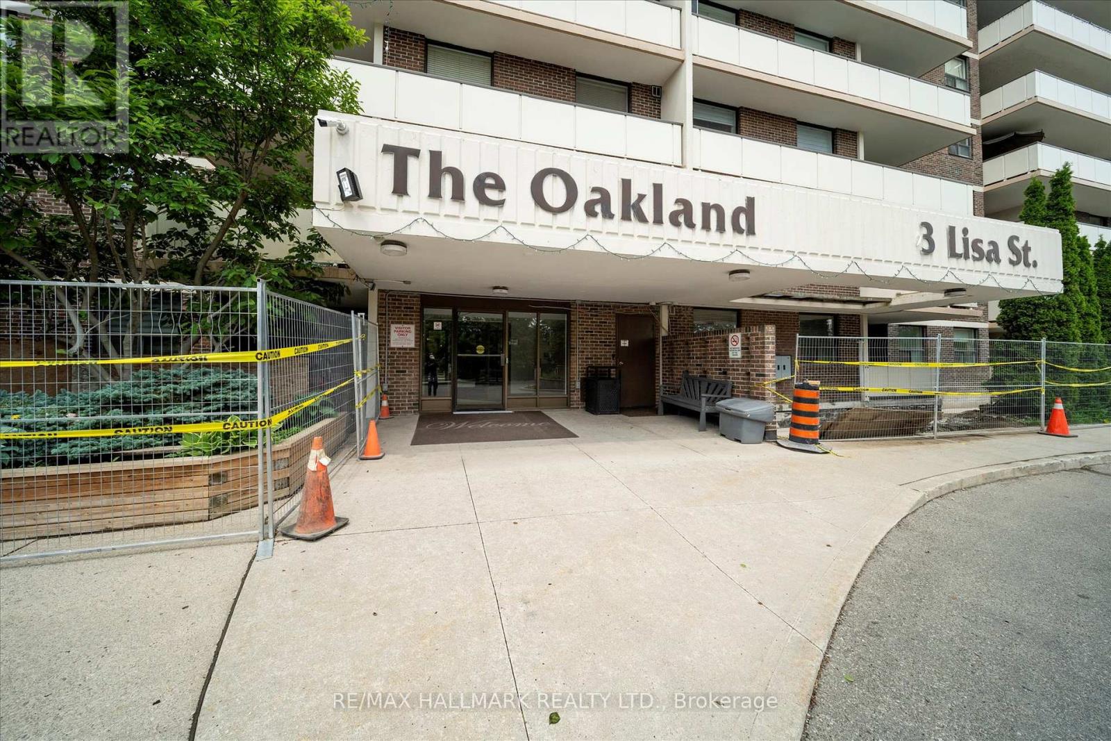 410 - 3 Lisa Street, Brampton (Queen Street Corridor), Ontario  L6T 4A2 - Photo 3 - W12216066