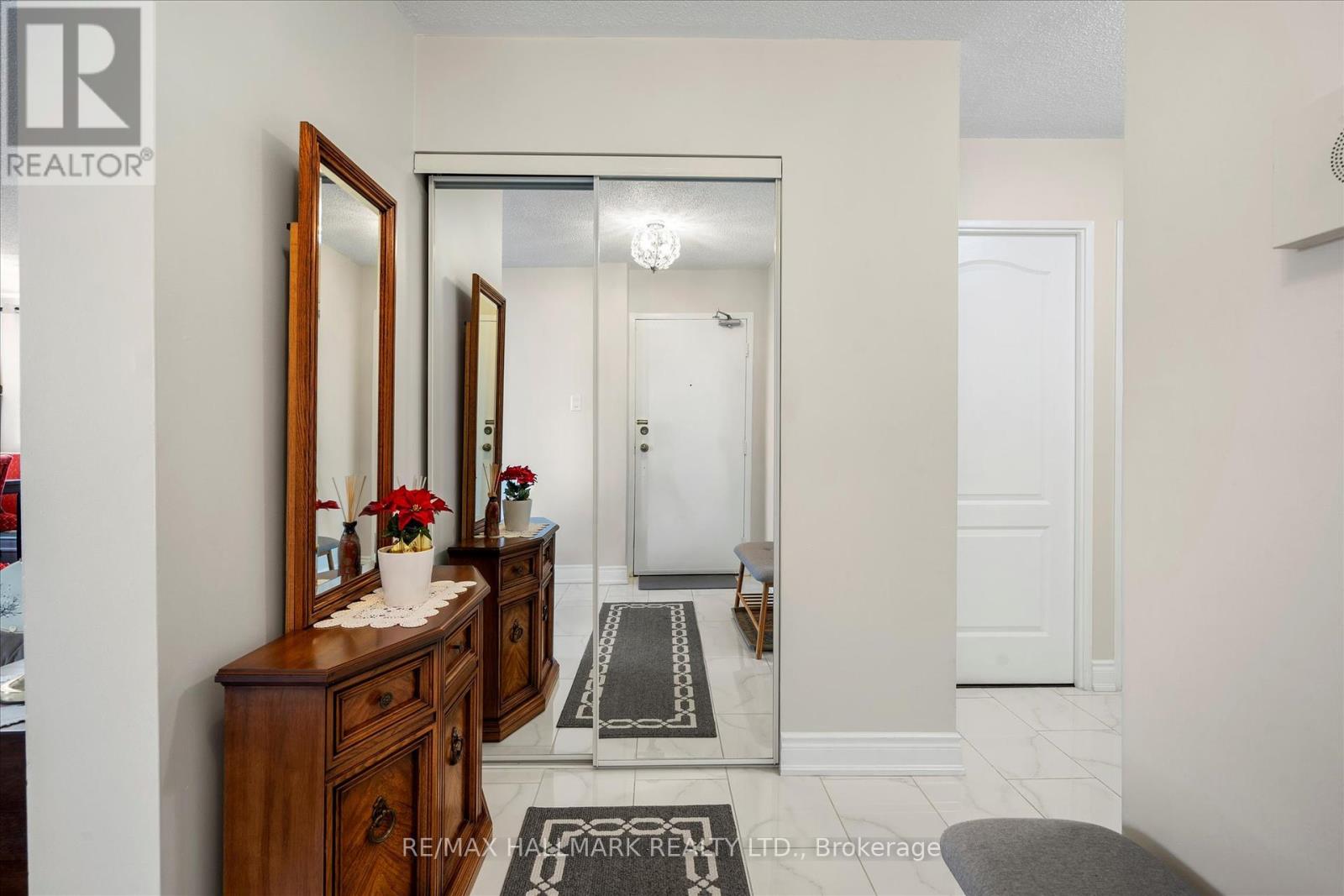410 - 3 Lisa Street, Brampton (Queen Street Corridor), Ontario  L6T 4A2 - Photo 4 - W12216066