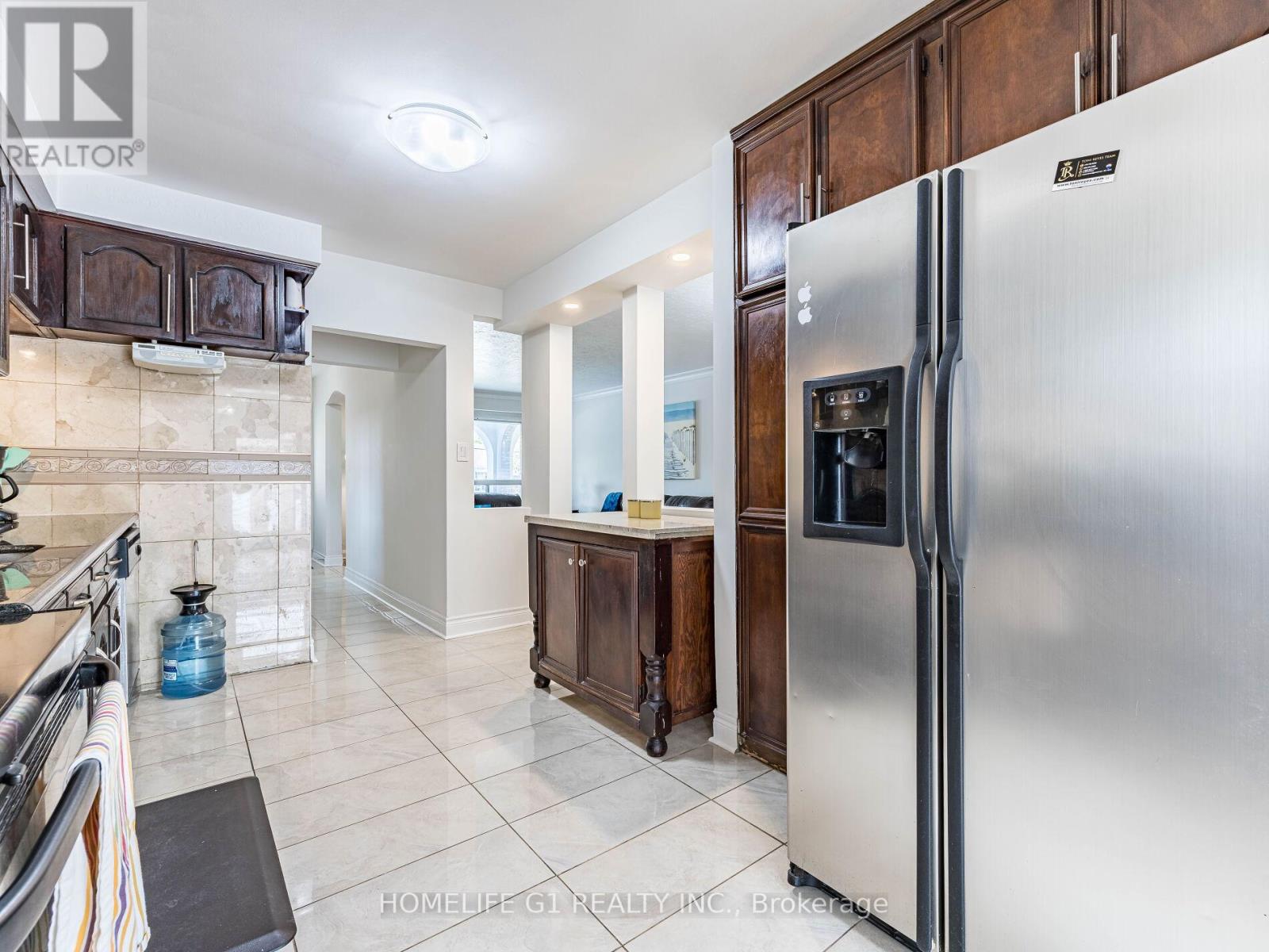 43 Fernando Road, Toronto, Ontario  M9M 2P7 - Photo 14 - W12200450