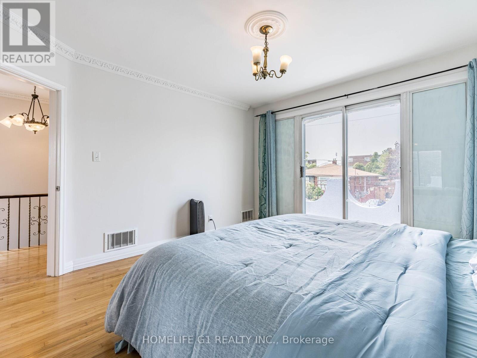 43 Fernando Road, Toronto, Ontario  M9M 2P7 - Photo 23 - W12200450