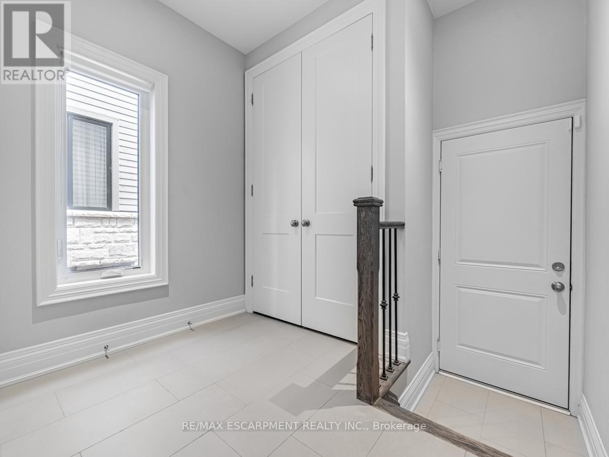 2541 Kate Common, Oakville, Ontario  L6L 0E9 - Photo 20 - W12212862