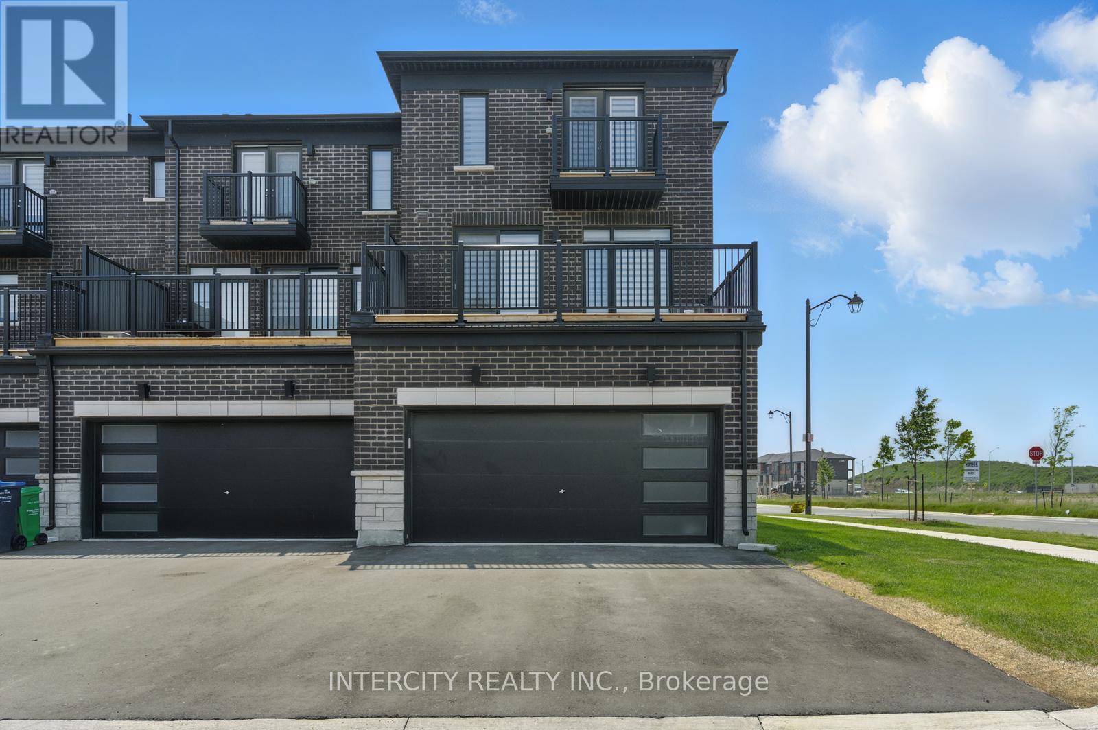 81 Minnock Street, Caledon, Ontario  L7C 4K8 - Photo 2 - W12216120