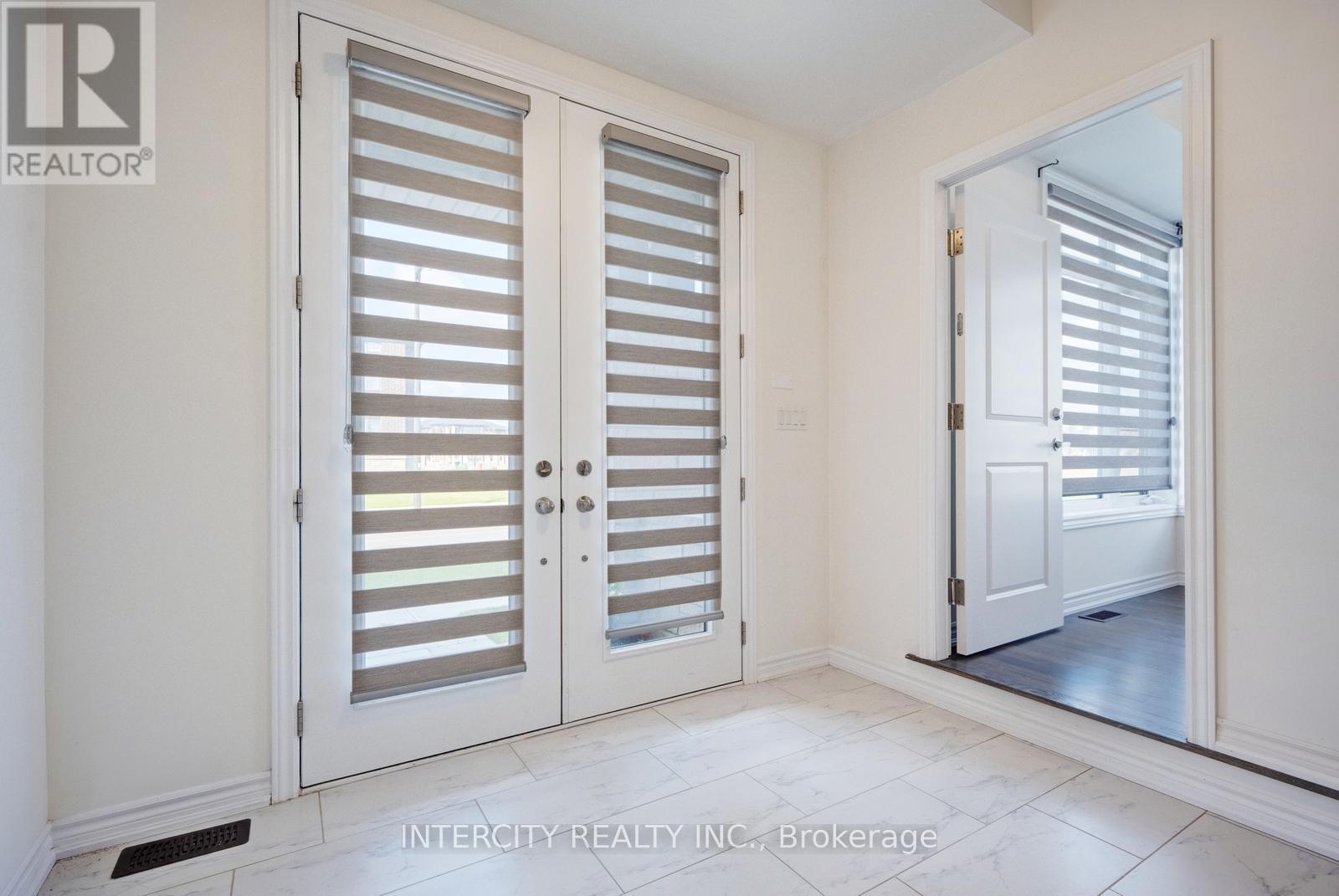 81 Minnock Street, Caledon, Ontario  L7C 4K8 - Photo 6 - W12216120