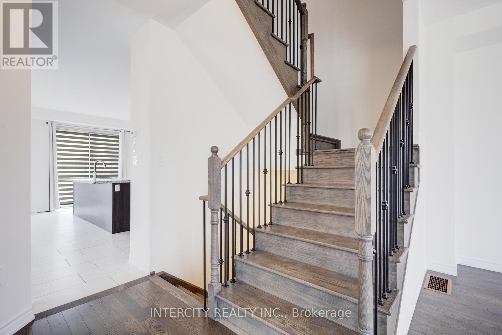 81 Minnock Street, Caledon, Ontario  L7C 4K8 - Photo 10 - W12216120