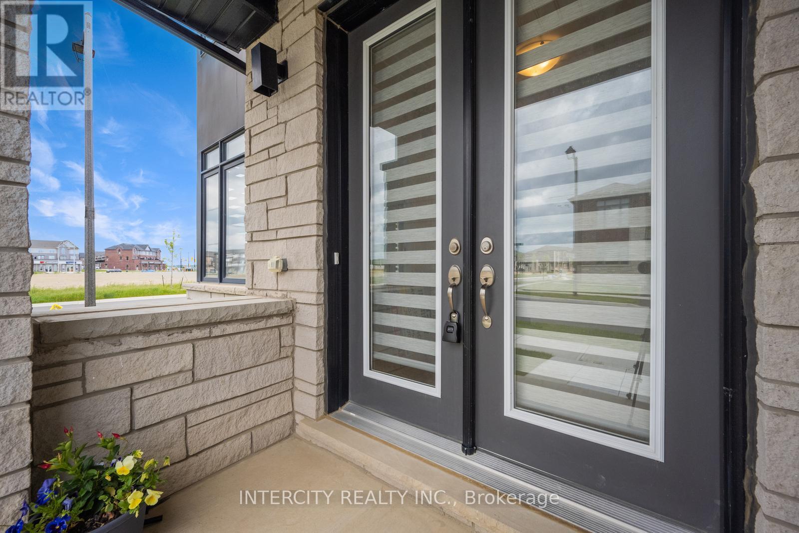 81 Minnock Street, Caledon, Ontario  L7C 4K8 - Photo 4 - W12216120