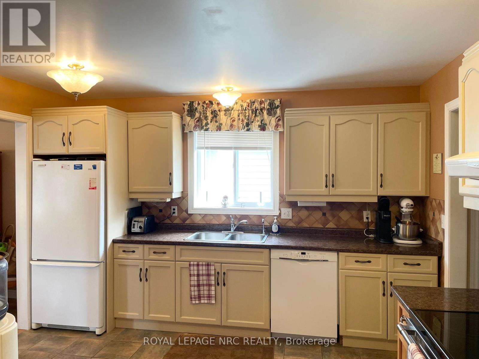 484 Balsam Street, Welland, Ontario  L3C 7G8 - Photo 11 - X12184943