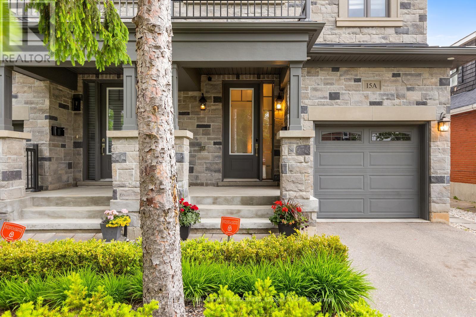 15a Elmwood Avenue N, Mississauga, Ontario  L5G 3J8 - Photo 2 - W12216401