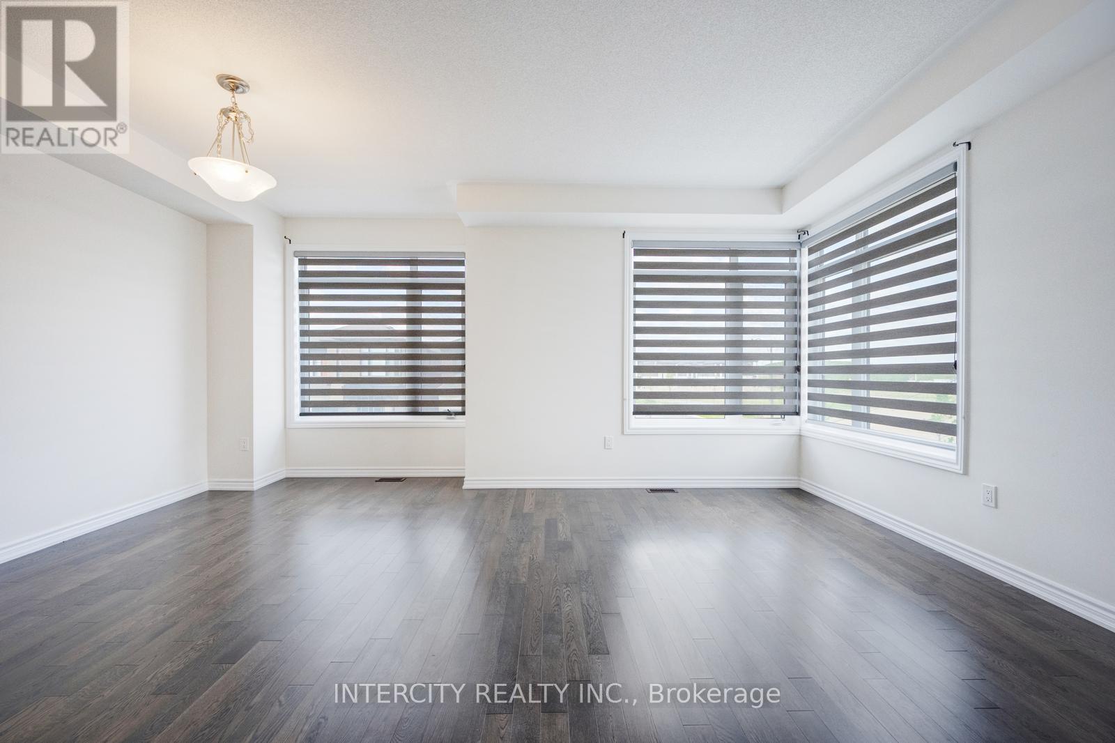 81 Minnock Street, Caledon, Ontario  L7C 4K8 - Photo 8 - W12216120
