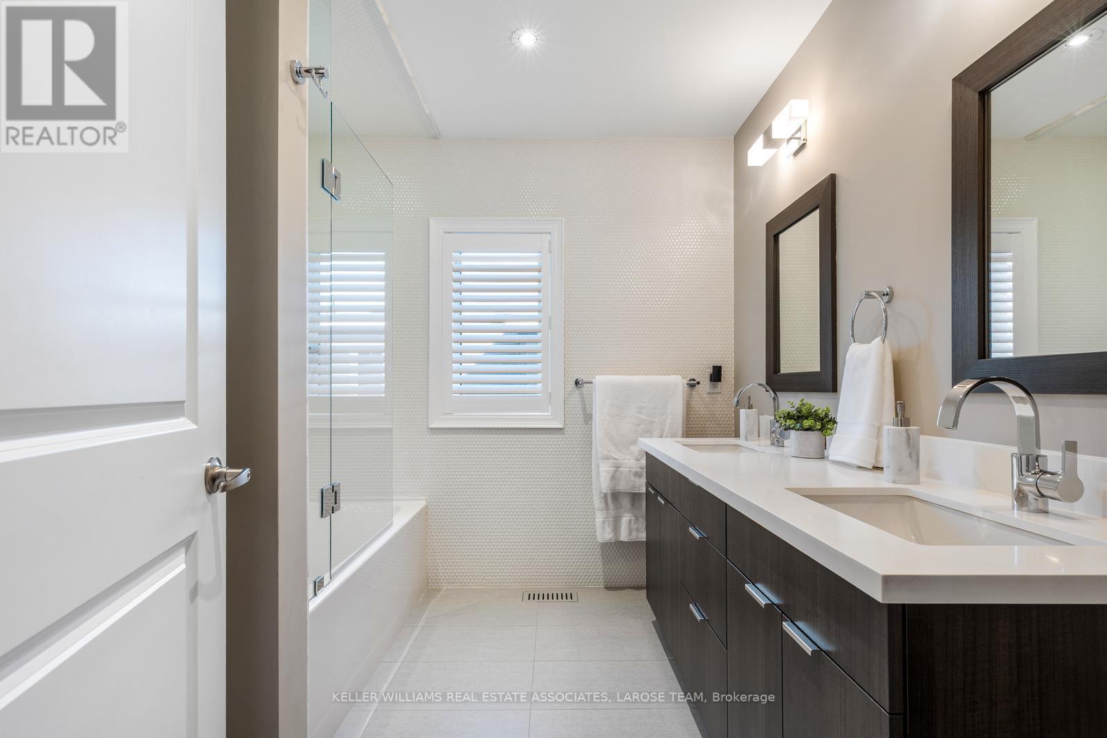 15a Elmwood Avenue N, Mississauga, Ontario  L5G 3J8 - Photo 25 - W12216401