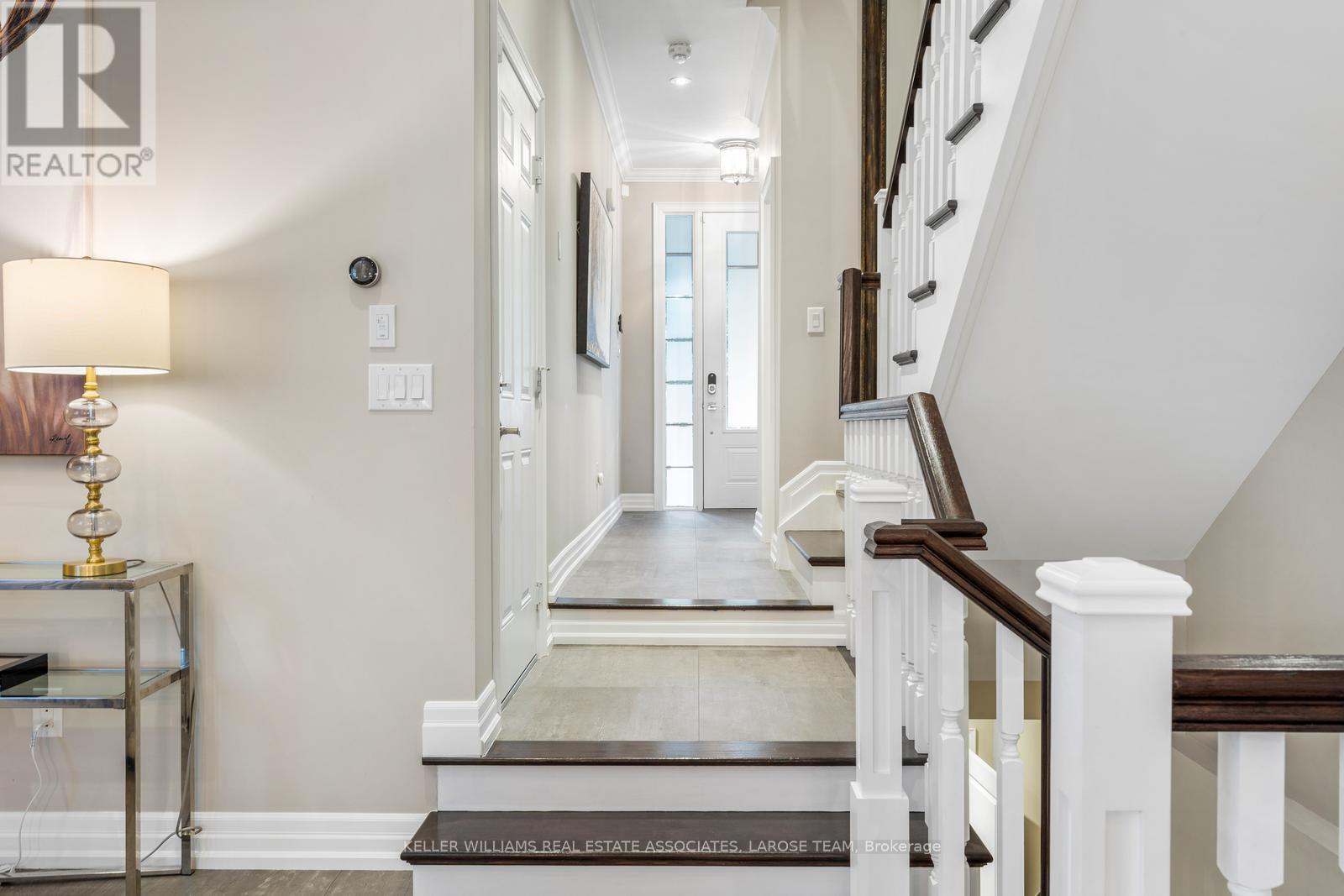 15a Elmwood Avenue N, Mississauga, Ontario  L5G 3J8 - Photo 3 - W12216401
