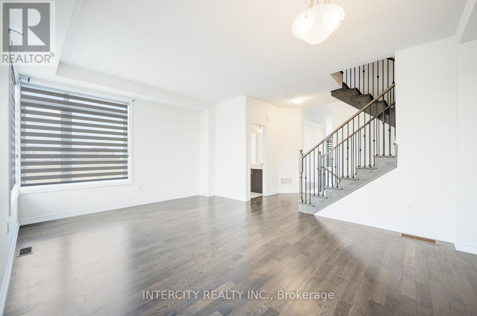 81 Minnock Street, Caledon, Ontario  L7C 4K8 - Photo 9 - W12216120