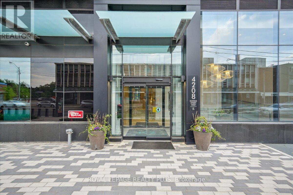 211 - 4208 Dundas Street W, Toronto (Edenbridge-Humber Valley), Ontario  M8X 0B1 - Photo 5 - W12216149