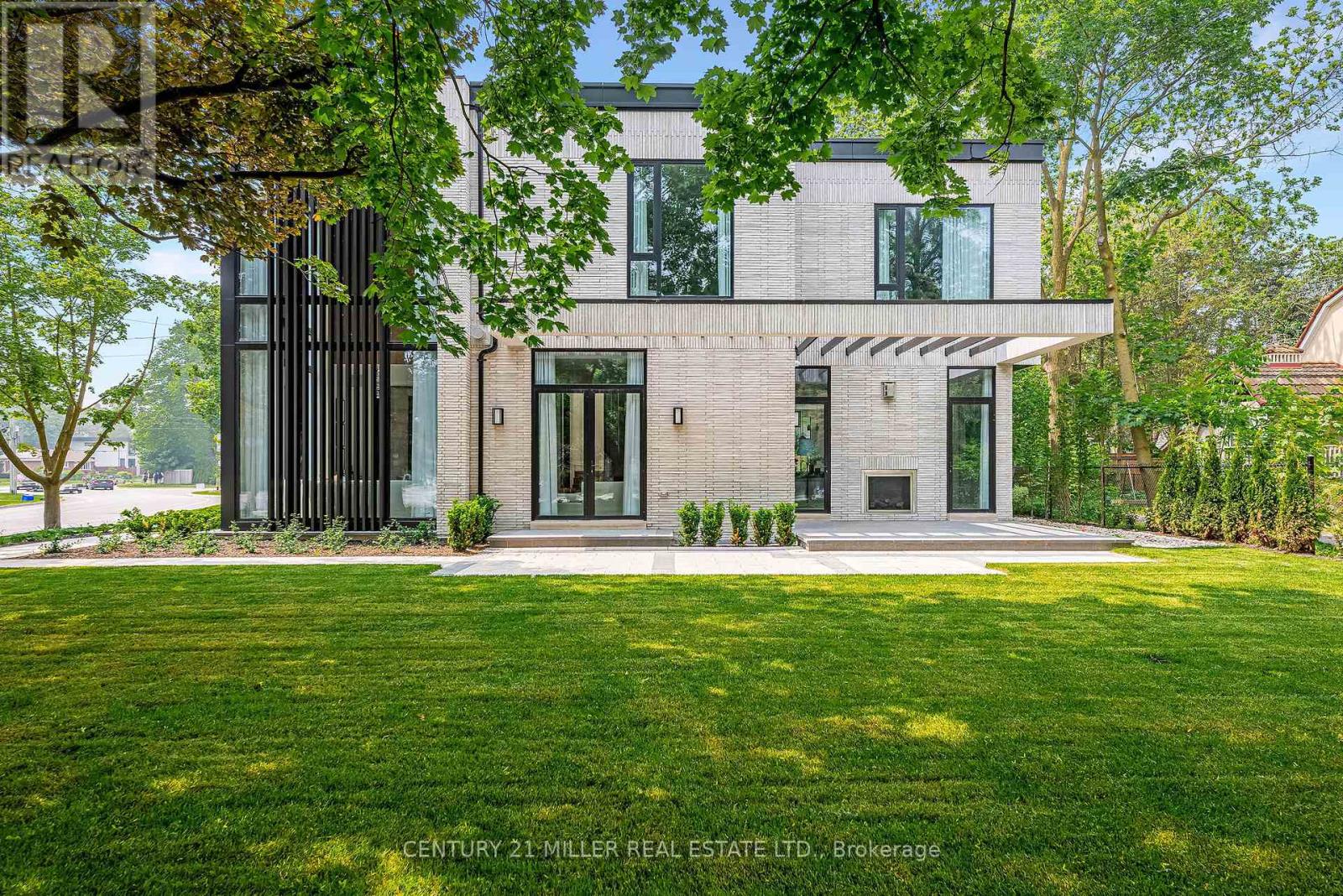 392 Maple Grove Drive, Oakville, Ontario  L6J 4V7 - Photo 4 - W12216169