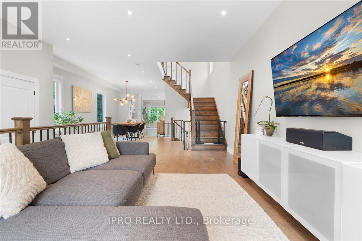 228 Angelene Street, Mississauga, Ontario  L5G 1X4 - Photo 6 - W12216412