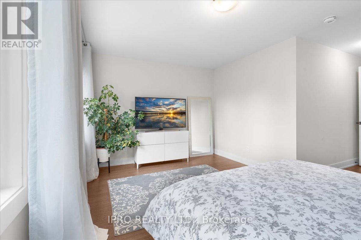 228 Angelene Street, Mississauga, Ontario  L5G 1X4 - Photo 25 - W12216412