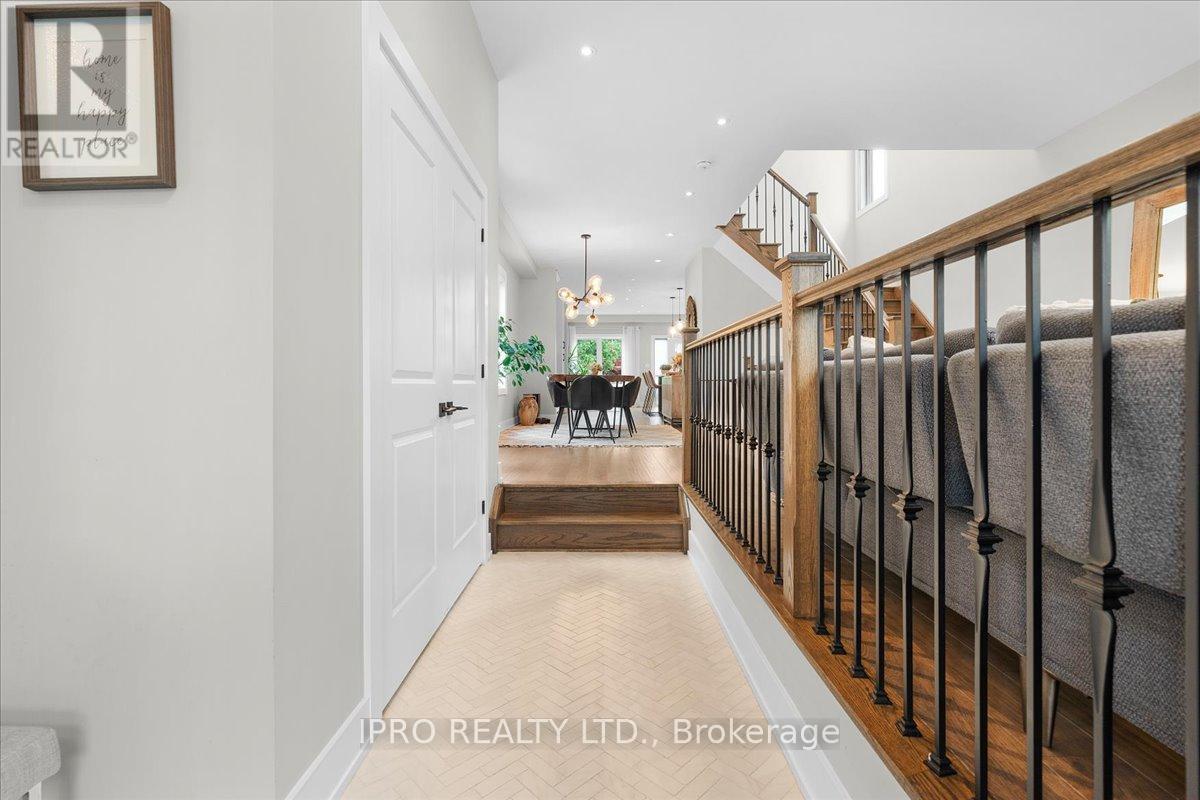 228 Angelene Street, Mississauga, Ontario  L5G 1X4 - Photo 4 - W12216412