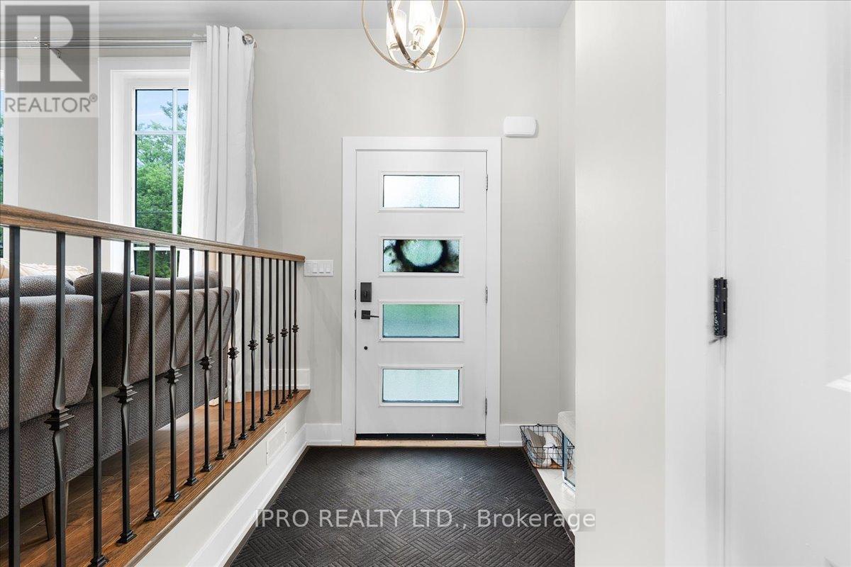 228 Angelene Street, Mississauga, Ontario  L5G 1X4 - Photo 3 - W12216412
