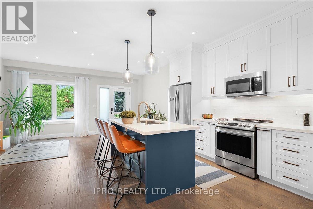 228 Angelene Street, Mississauga, Ontario  L5G 1X4 - Photo 10 - W12216412