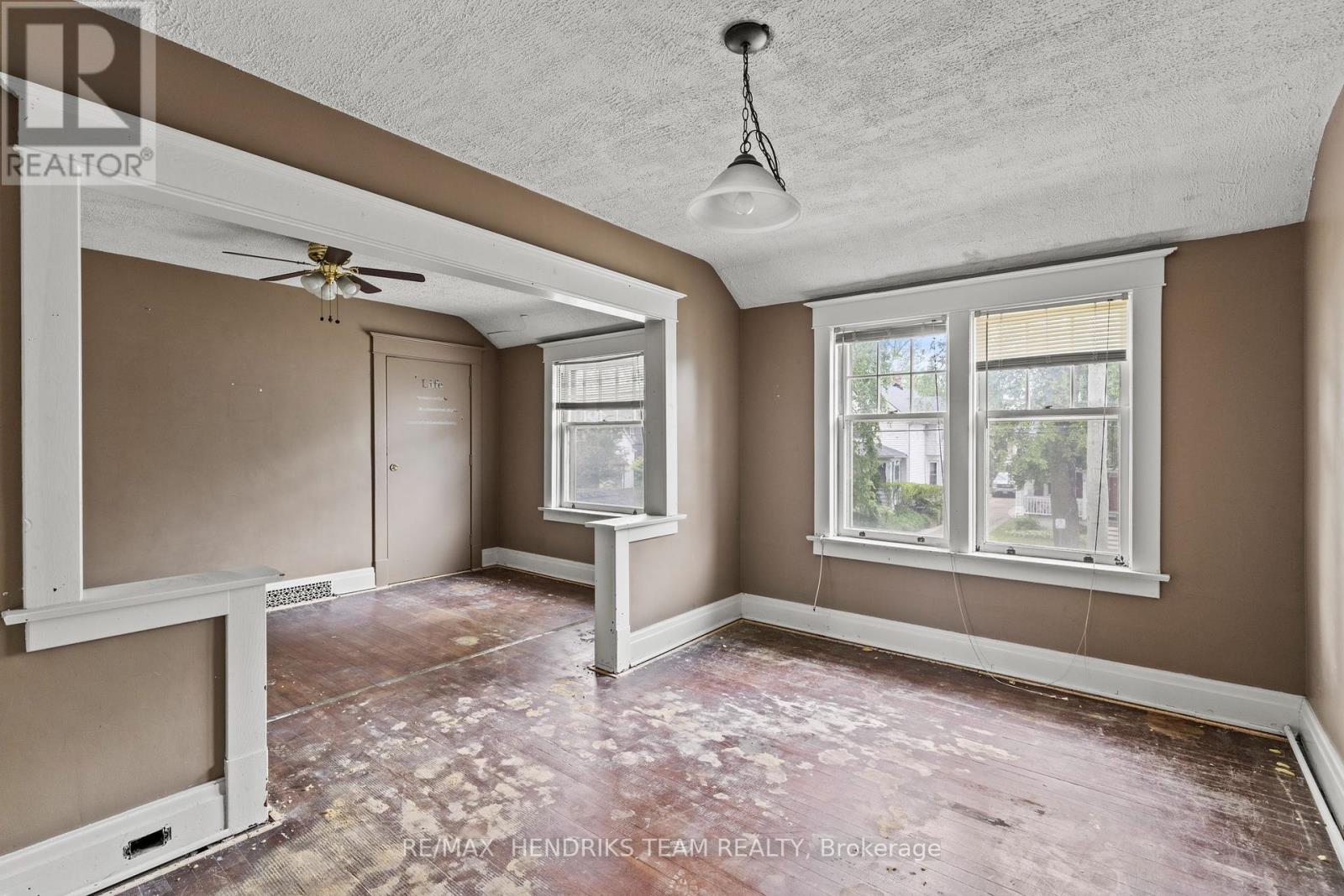 7 & 9 Edmund Street, St. Catharines, Ontario  L2R 2E9 - Photo 16 - X12216002