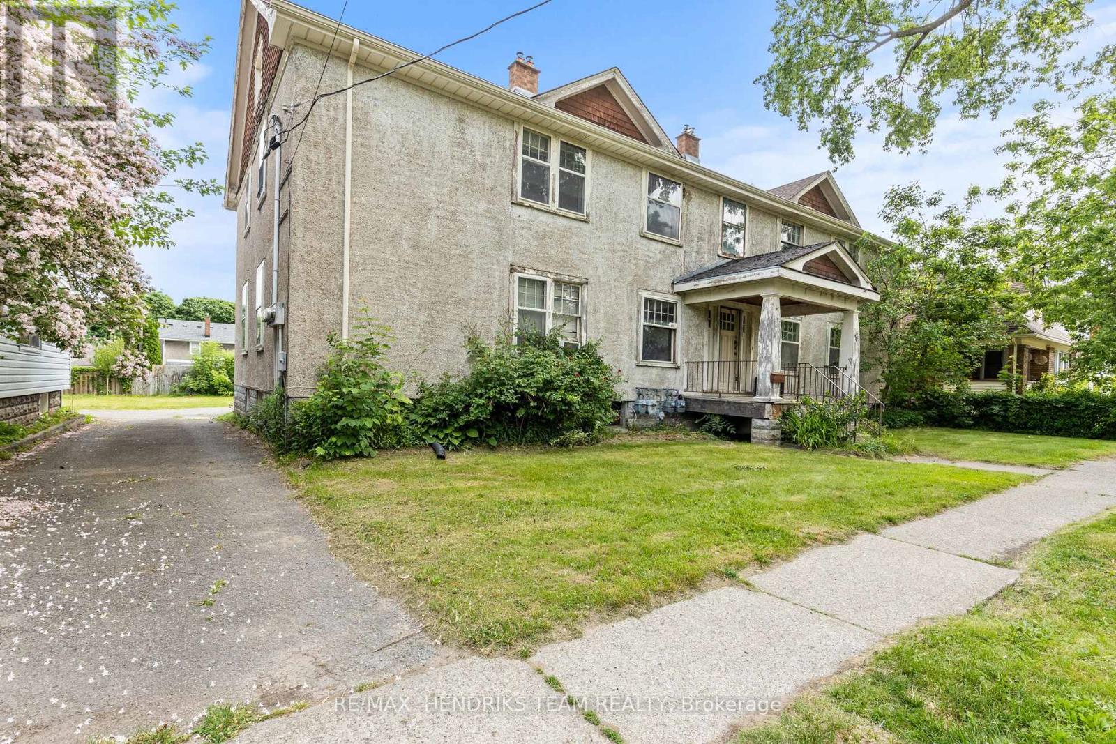 7 & 9 Edmund Street, St. Catharines, Ontario  L2R 2E9 - Photo 2 - X12216002